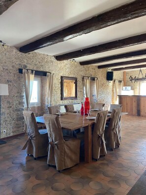 Dining - Gite Authentique (Saint-Christol-lès-Alès)