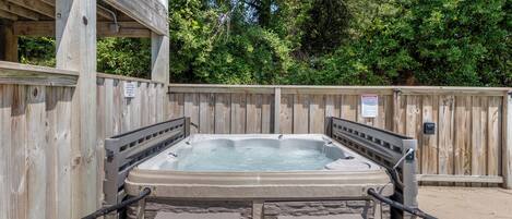 Outdoor spa tub