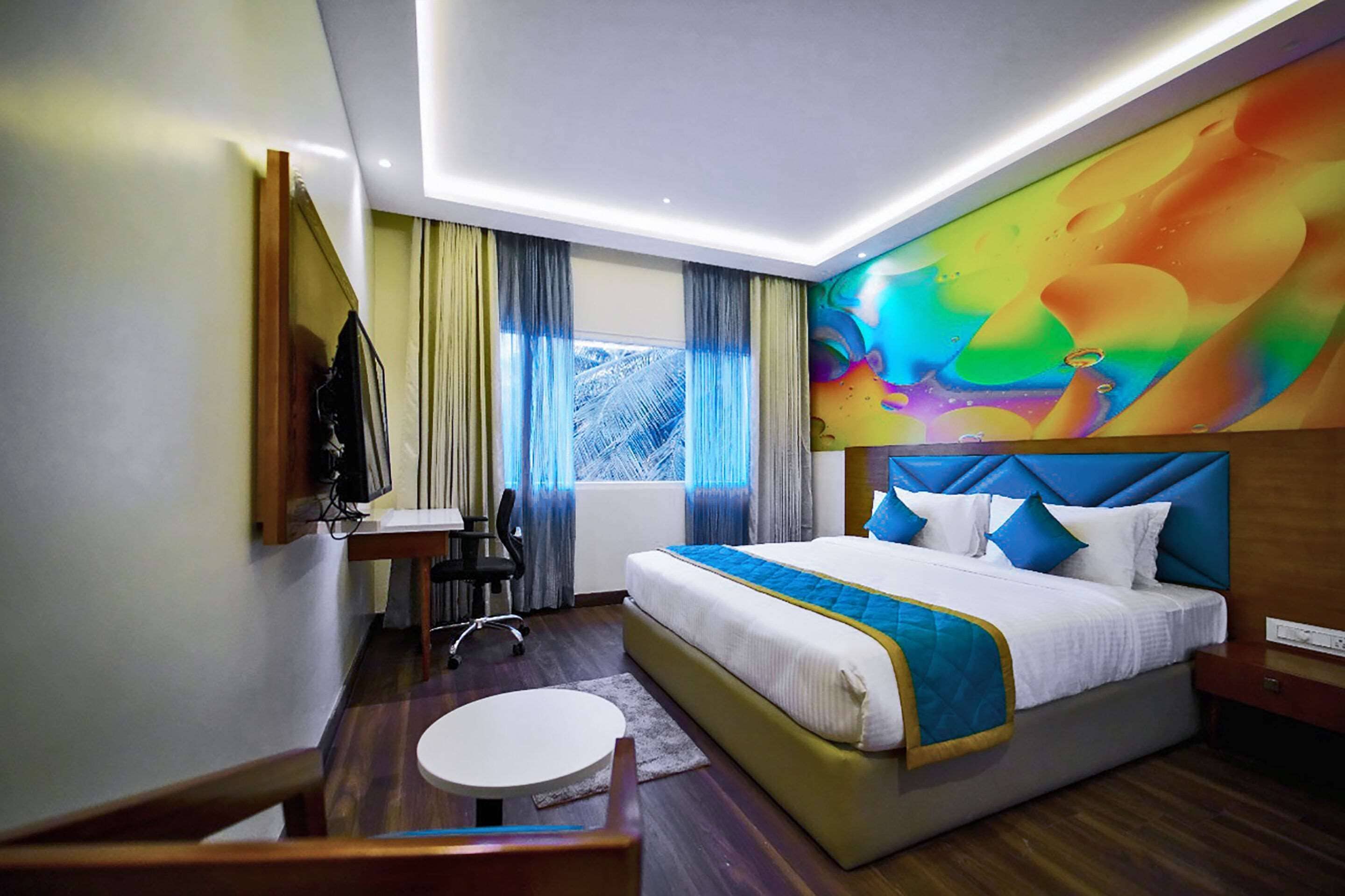 أغطية فراش متميزة وأسرّة بإسفنج يتكيف مع شكل الجسم وميني بار