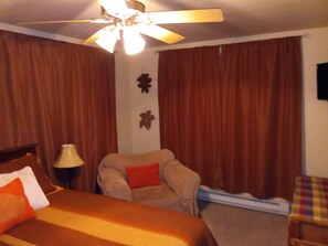 2 bedrooms, iron/ironing board, free WiFi, bed sheets