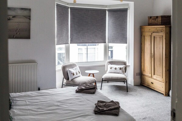 3 عدّة غرف نوم ومكتب ومكواة/لوح كي وواي فاي