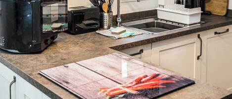 Fridge, microwave, oven, stovetop