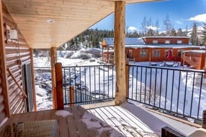 Property grounds - 2BR Riverside Chalet, Near Trails (Breckenridge)