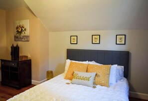 3 bedrooms, desk, free WiFi, bed sheets