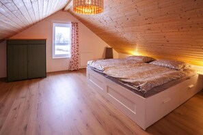 2 Schlafzimmer, Reisekinderbett, kostenloses WLAN, Bettwäsche