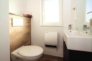 Een douche, een haardroger, handdoeken
