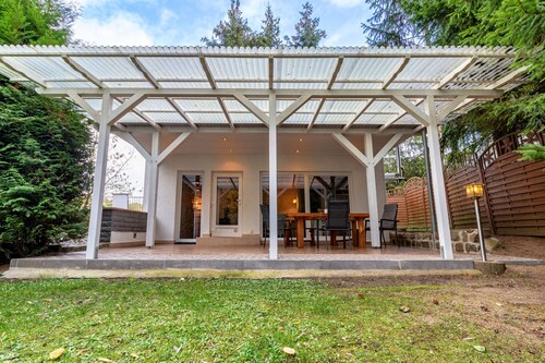Ferienhaus mit Terrasse und Kaminofen in Parchim