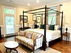 Luxury Room | Individually decorated, individually furnished, free WiFi, bed sheets