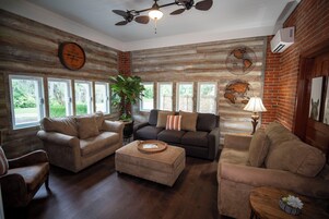 Comfort Cabin, 1 Bedroom | Living area | Smart TV