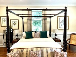 Individually decorated, individually furnished, free WiFi, bed sheets - Wedgefield Country Club  (Georgetown)