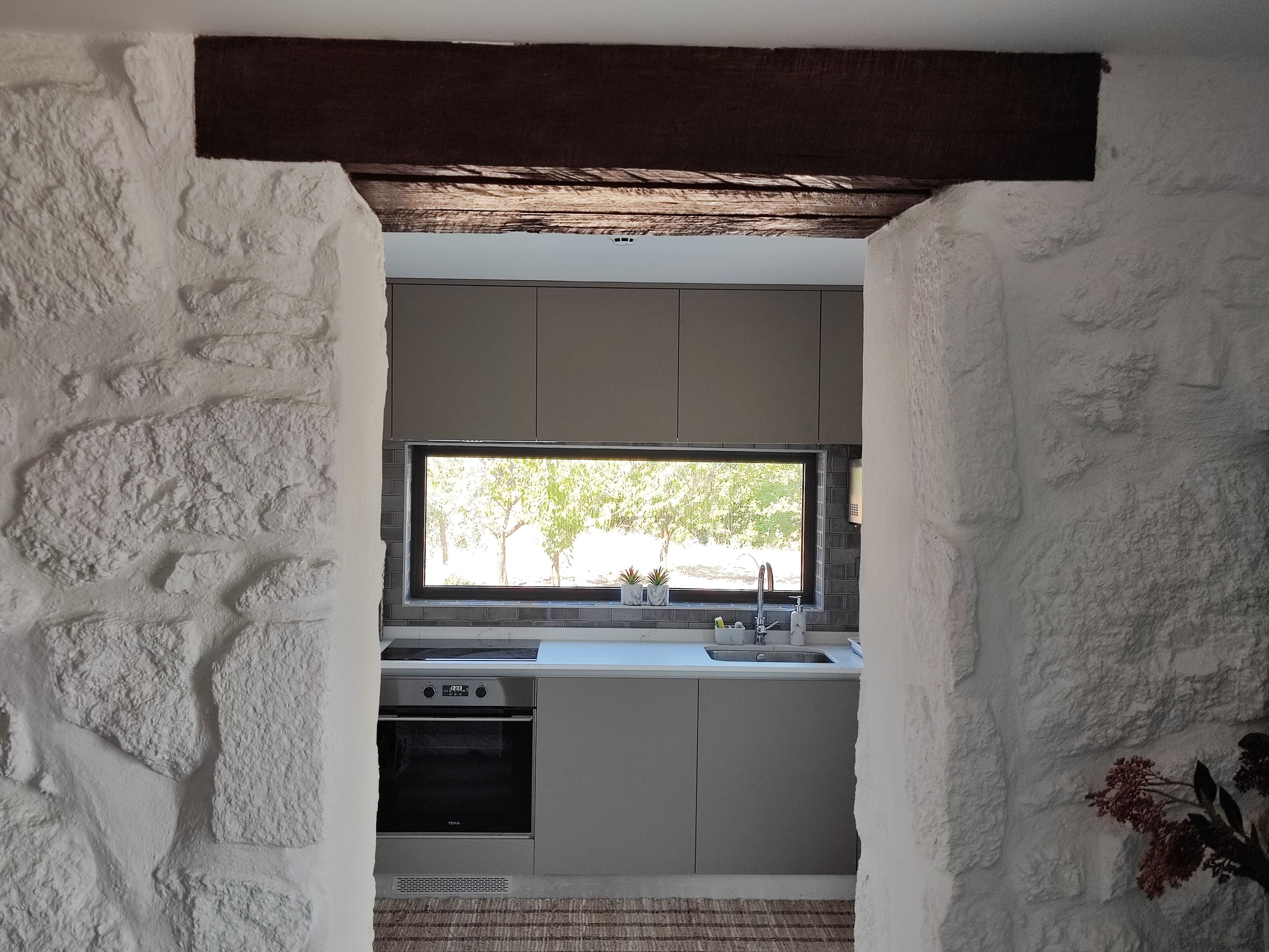 Panoramic House | Private kitchen | Fridge, microwave, oven, stovetop