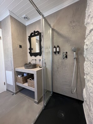 Panoramic-Haus | Badezimmer | Dusche, Regendusche, Haartrockner, Handtücher