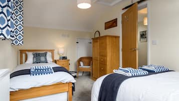 4 bedrooms, iron/ironing board, free WiFi, bed sheets