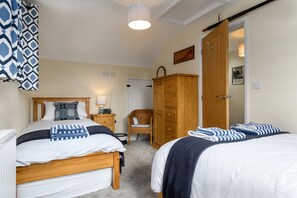 4 bedrooms, iron/ironing board, free WiFi, bed sheets - Cosy family cottage close to Beddgelert and Porthmadog (Porthmadog)