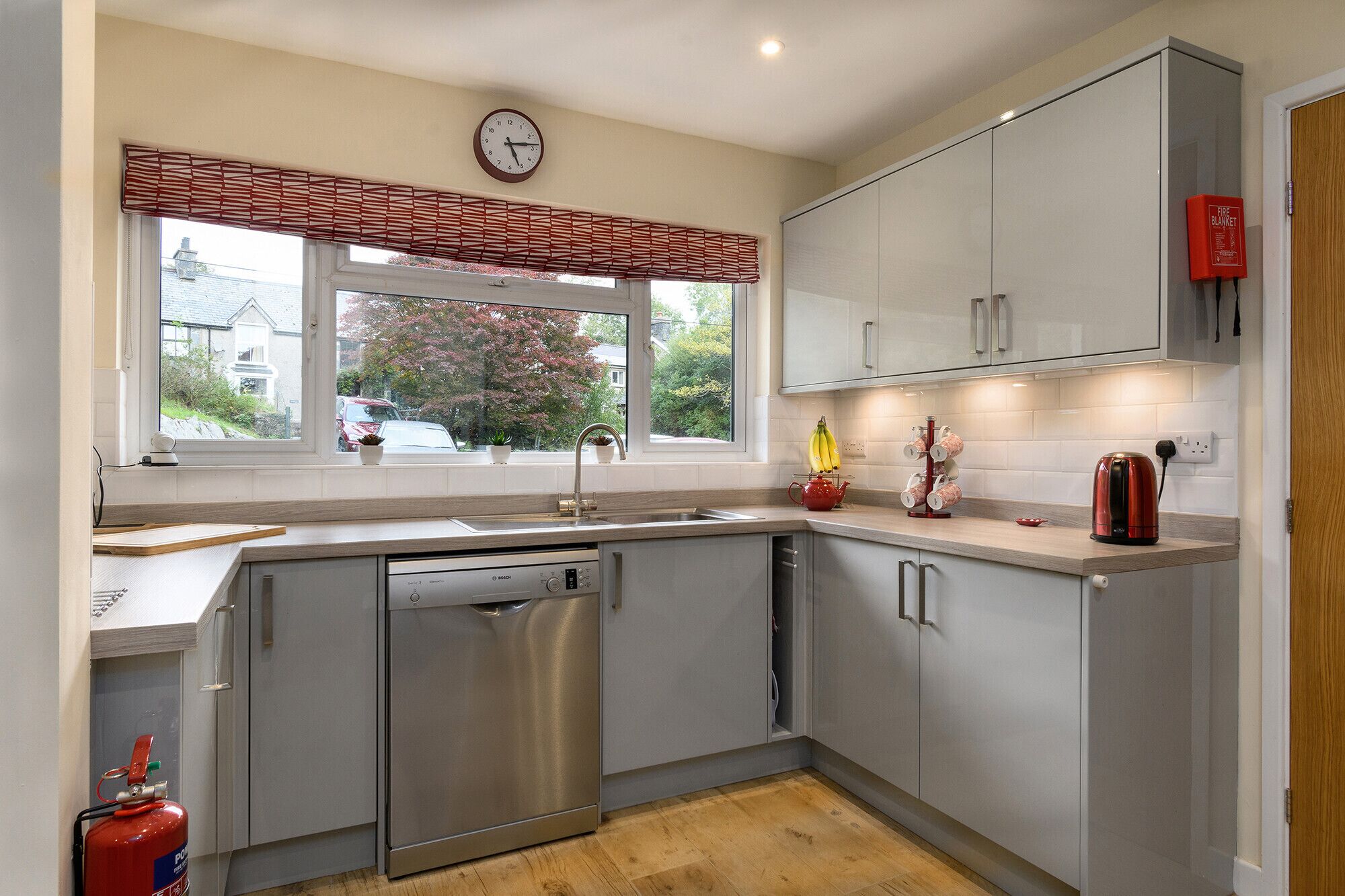 Fridge, oven, dishwasher, toaster