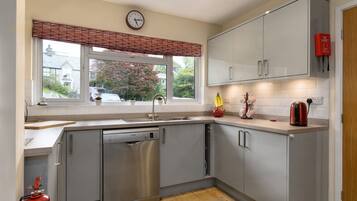 冰箱、烤箱、洗碗机、烤面包机