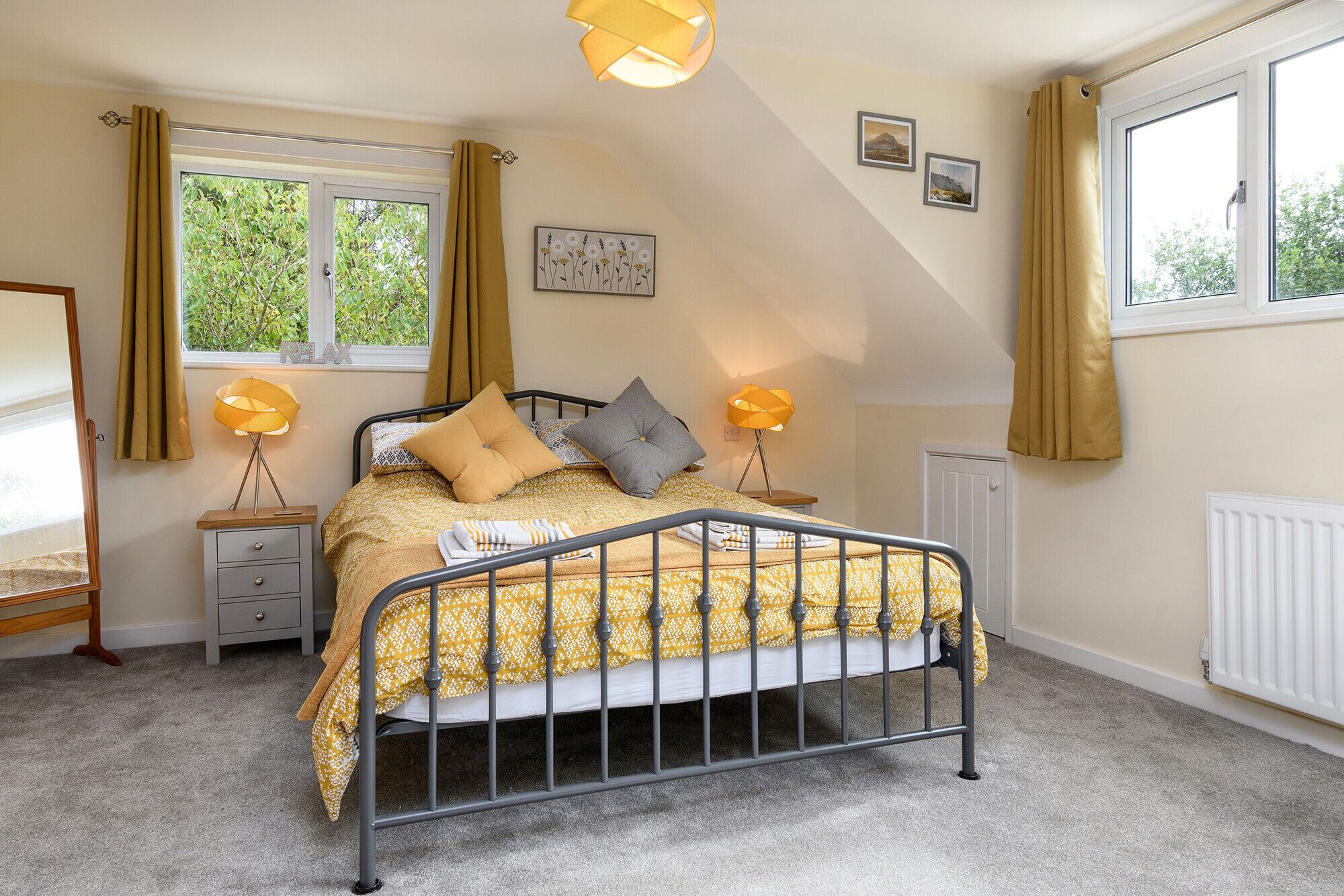 4 soverom, strykejern/-brett, wi-fi (inkludert) og sengetøy