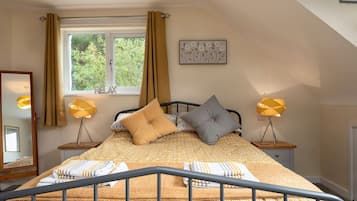 4 bedrooms, iron/ironing board, free WiFi, bed sheets