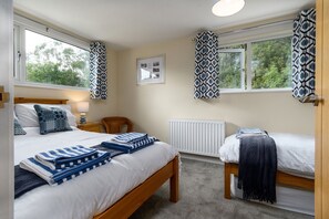 4 bedrooms, iron/ironing board, free WiFi, bed sheets - Awel Y Grug - Four Bedroom Cottage, Sleeps 8 (Porthmadog)