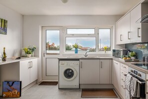 Fridge, oven, dishwasher, toaster - Alberts Retreat - Three Bedroom Apartment, Sleeps 6 (Abergele)