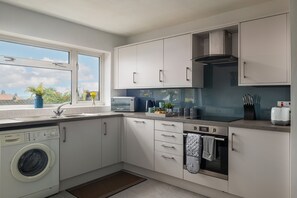Kühlschrank, Ofen, Geschirrspüler, Toaster