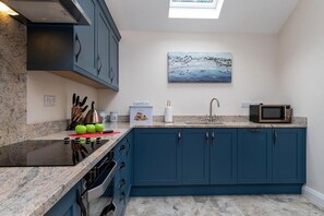 Réfrigérateur, micro-ondes, four, lave-vaisselle