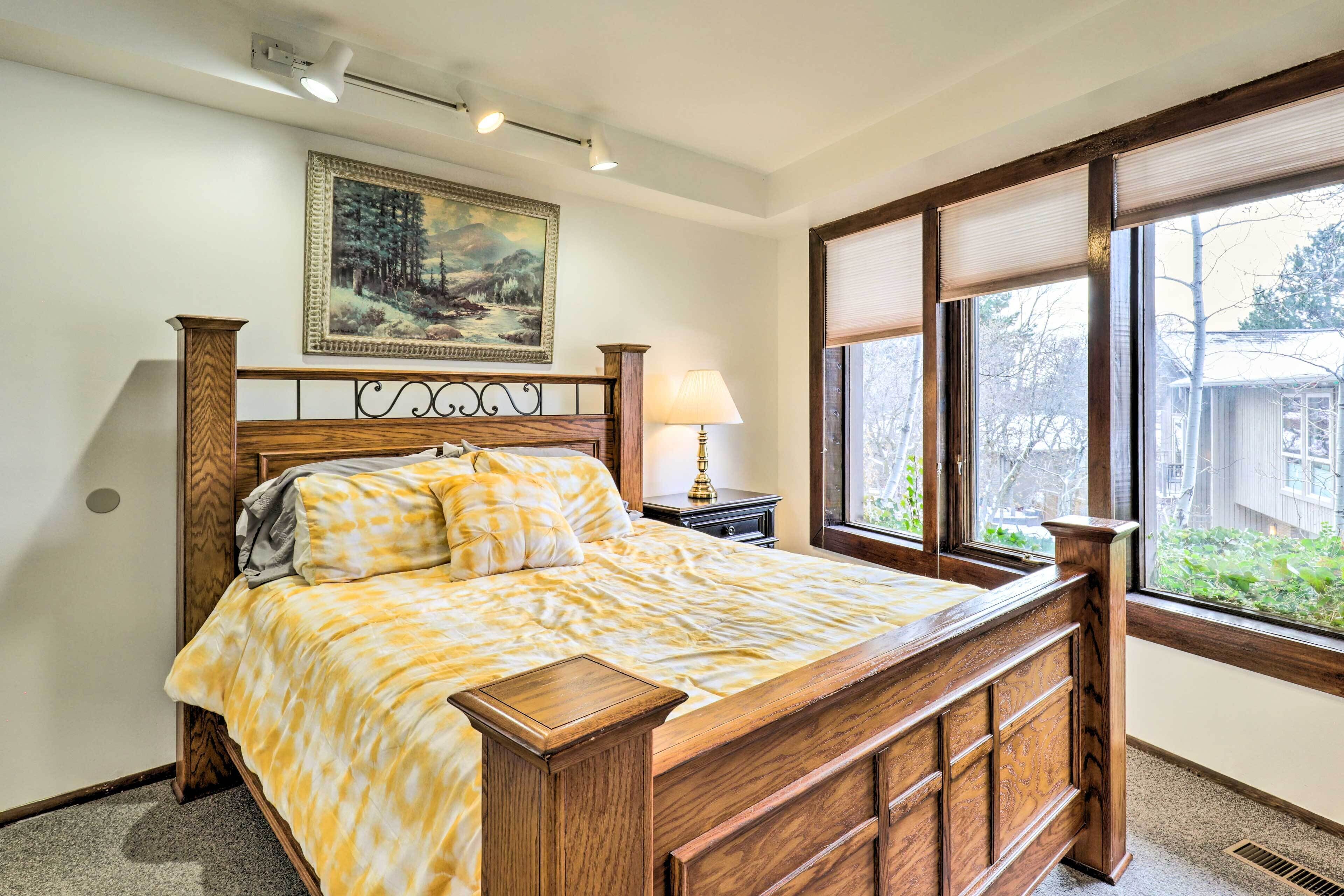 3 bedrooms, desk, iron/ironing board, internet