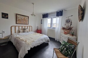 3 bedrooms, travel cot, free WiFi, bed sheets