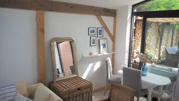 Smart-tv en een tafeltennistafel