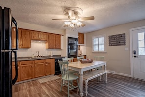 Dining - ✸ Cozy Bungalow w Lg Yard | Ball Park 2.7 mi Downtown 1.1 mi✸ (Elizabethtown)