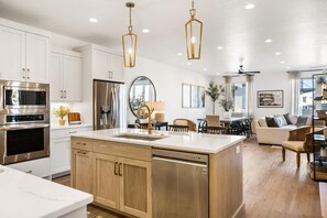 Fridge, microwave, oven, stovetop - Shoreline: Desert Color Lagoon + Beaches (St. George)