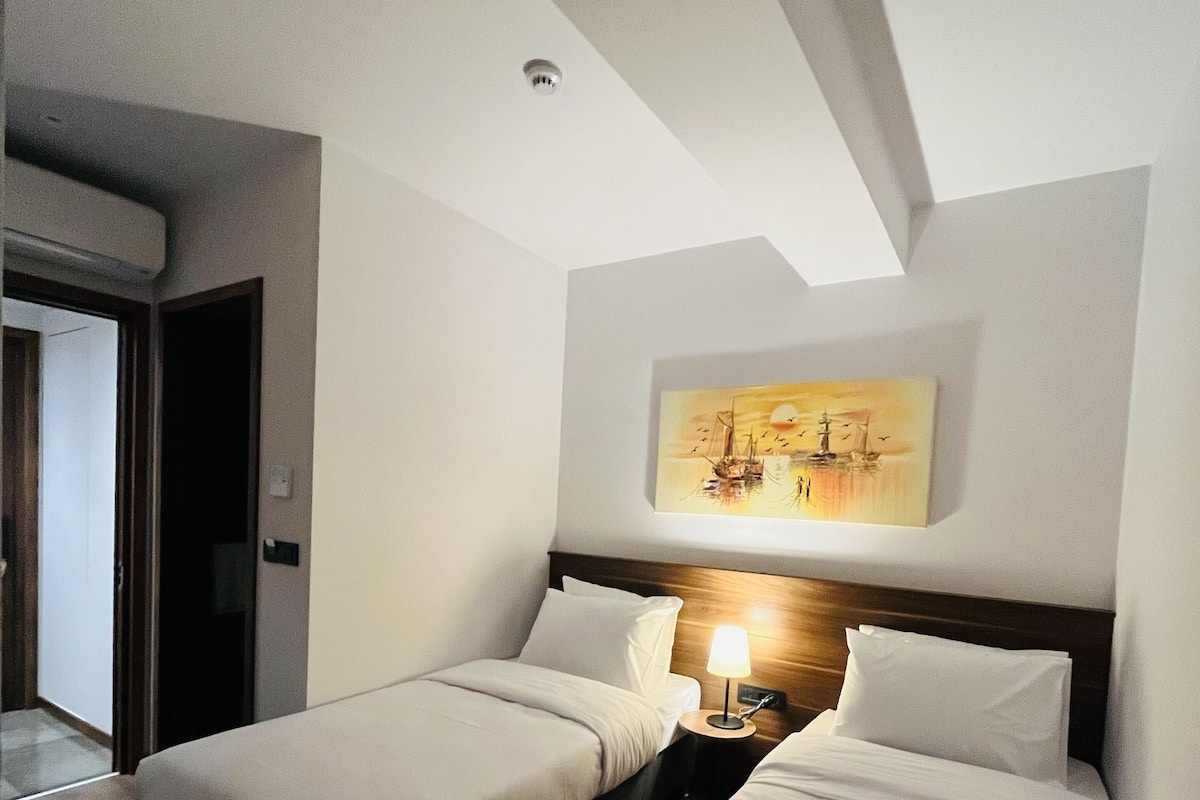 Artículos del minibar gratis y escritorio