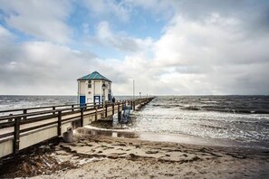 Beach nearby - Hübsche Ferienwohnung in Lubmin mit Blick auf Rügen (Lubmin)