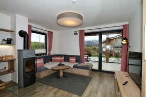 Smart TV, fireplace - Chalet Alpenzauber mit beheiztem Pool, Inzell (Inzell)