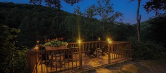 Secluded Lodge*Full kitchen + King Bed