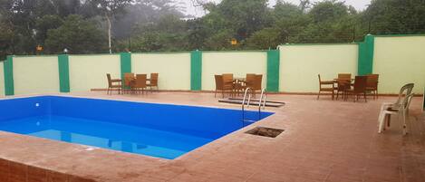 8 piscinas al aire libre