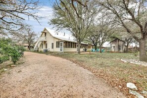 A single-story house with a sloped roof, a front porch, and a covered front area. - The Country Haus: Quaint home 1 mile from Downtown (Fredericksburg)