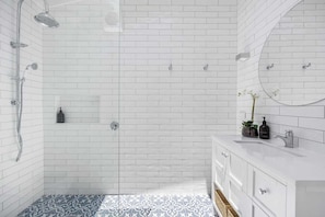 Douche, serviettes fournies