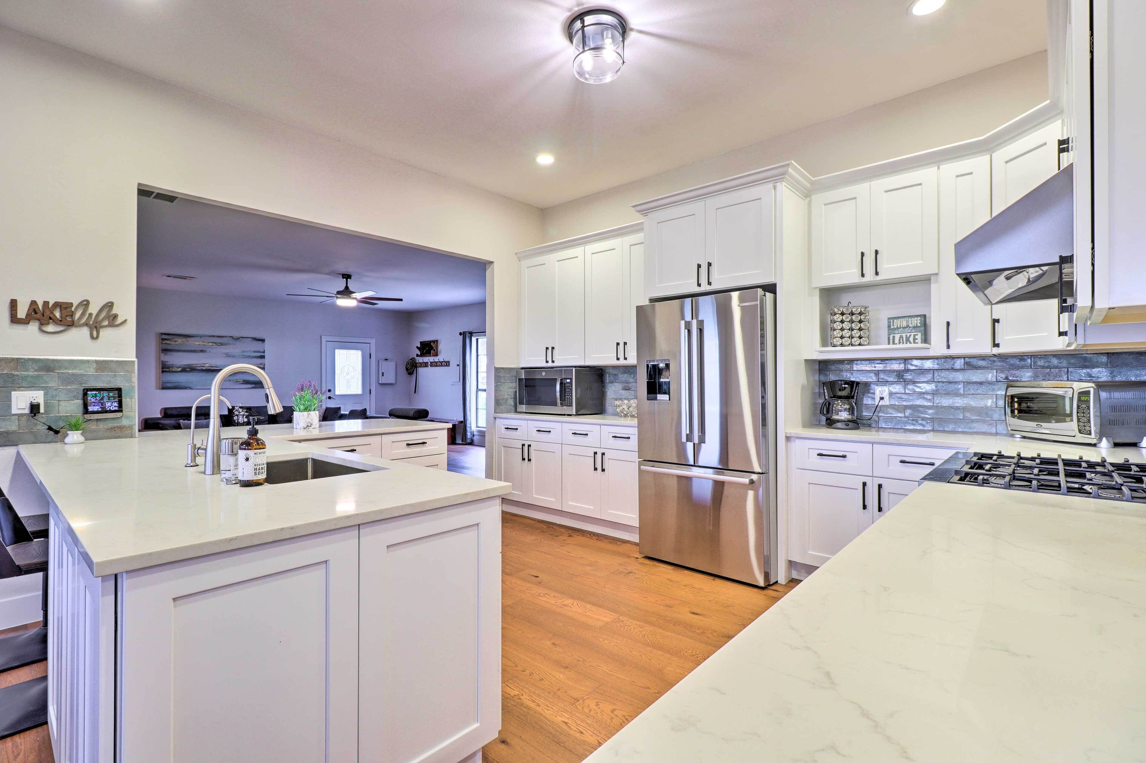Fridge, microwave, stovetop, dishwasher