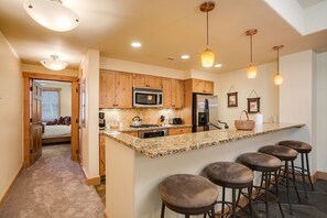 Frigorifero, forno, piano cottura, lavastoviglie