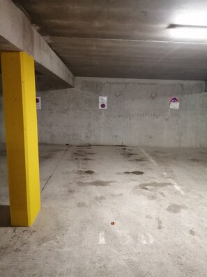 Parkplätze auf dem Gelände
