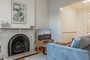 TV, fireplace