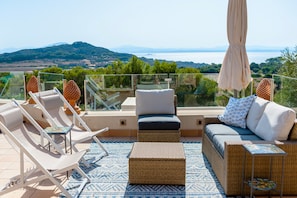 Chambre Deluxe, terrasse | 1 chambre, coffres-forts dans les chambres, décoration personnalisée