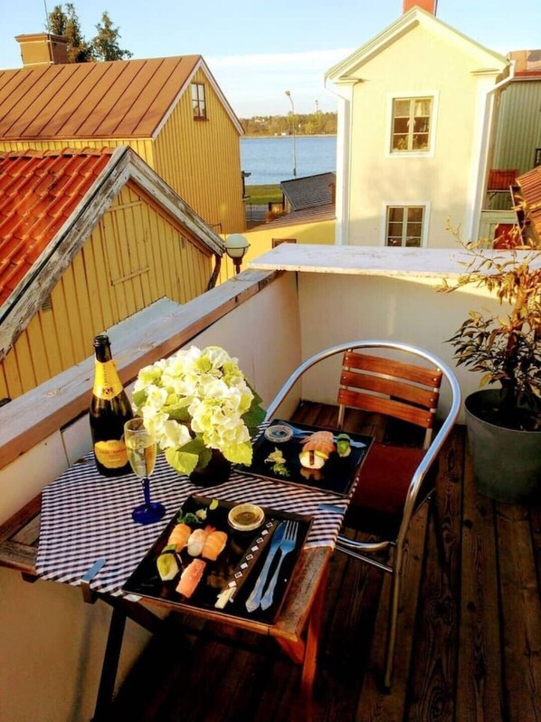 Outdoor dining - Centralt | Balkong med utsikt | Lägenhet #3 (Västervik)