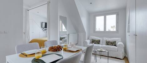 1 bedroom, iron/ironing board, travel cot, WiFi