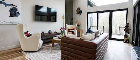 Smart TV, table tennis, books