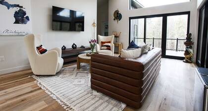 Serene Retreat Awaits: Welcome to Endless Views,Your Luxurious Contemporary Home