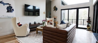 Serene Retreat Awaits: Welcome to Endless Views,Your Luxurious Contemporary Home