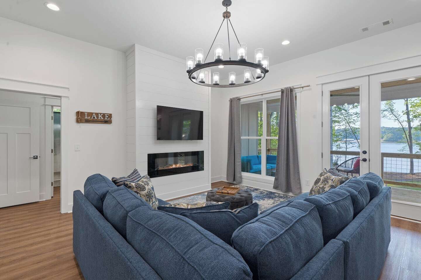 Smart TV, fireplace, offices, computer monitors