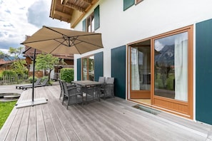 Outdoor dining - Birkeneck 3 (ground floor), castle view dream holiday apartment (Schwangau)